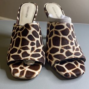 Brand new, never worn calf hair Gianni Bini shoe